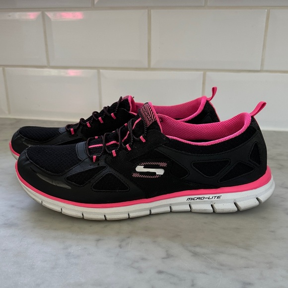 Skechers Memory Foam Women's Black and Pink Sneakers Sz 11 - Picture 1 of 3